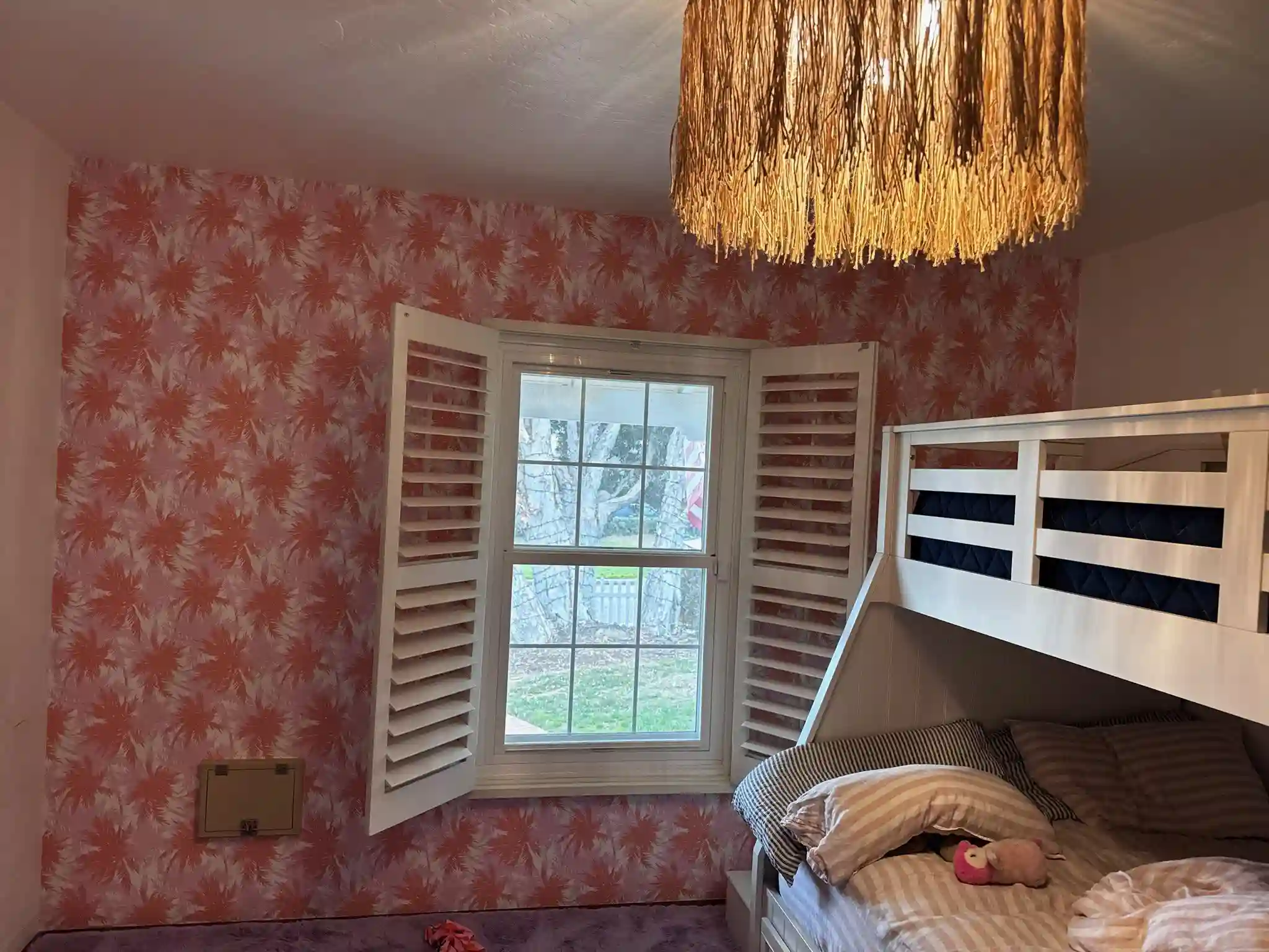 Wallpaper installation in Smyrna Georgia home by Georgia Wallpaper Installation